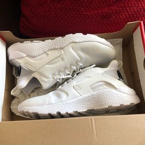 New white huaraches. Never worn!